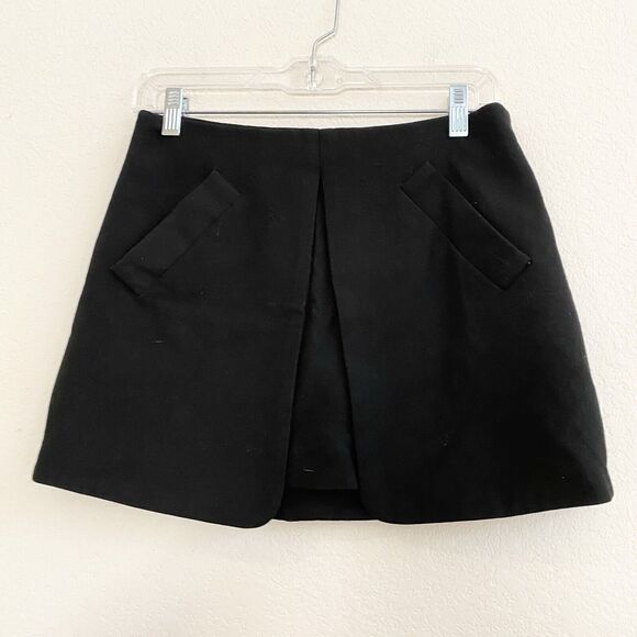 Zara Black Front Flaps Zipper Back Neutral Mini Skirt Size 5 - Picture 1 of 7